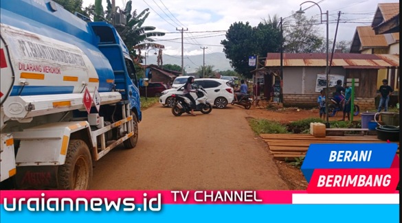 Aliansi Masyarakat Molore dan Molore Pantai Palang Akses Jalan, Desak Perusahaan Tambang Bertanggung Jawab atas Kerusakan Infrastruktur